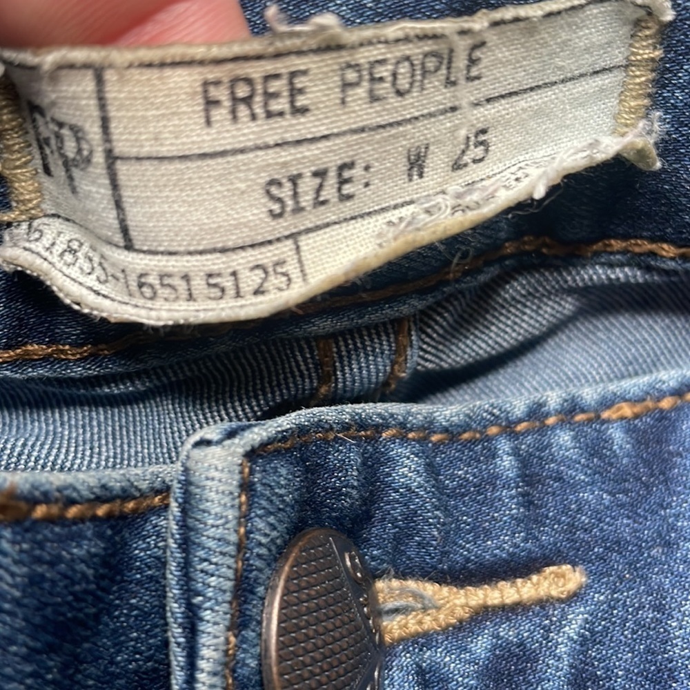 Free People Denim Jeans Dark Wash busted, knees size 25 - Picture 4 of 8